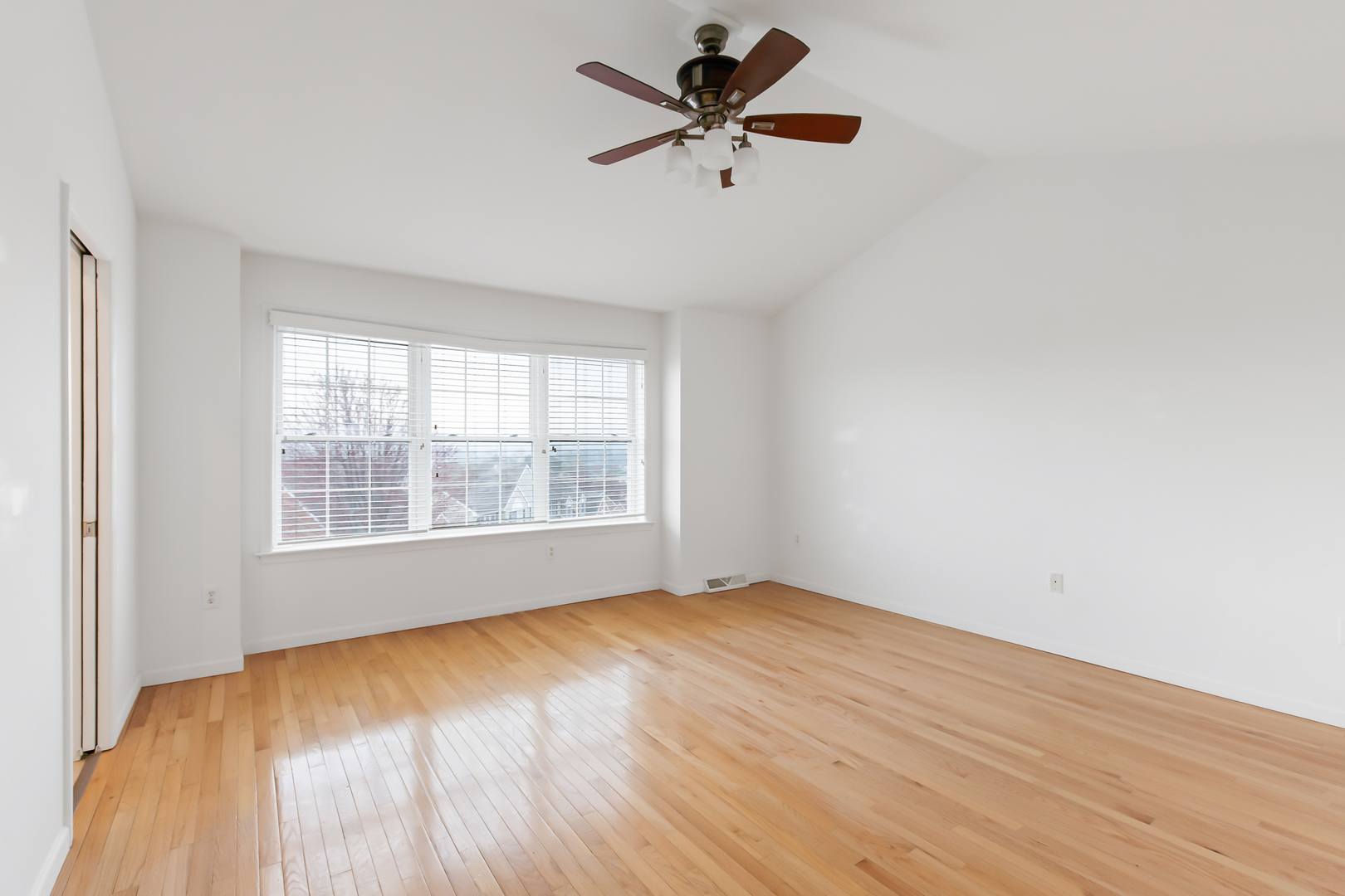 BedroomPrimary1.jpg-FULL