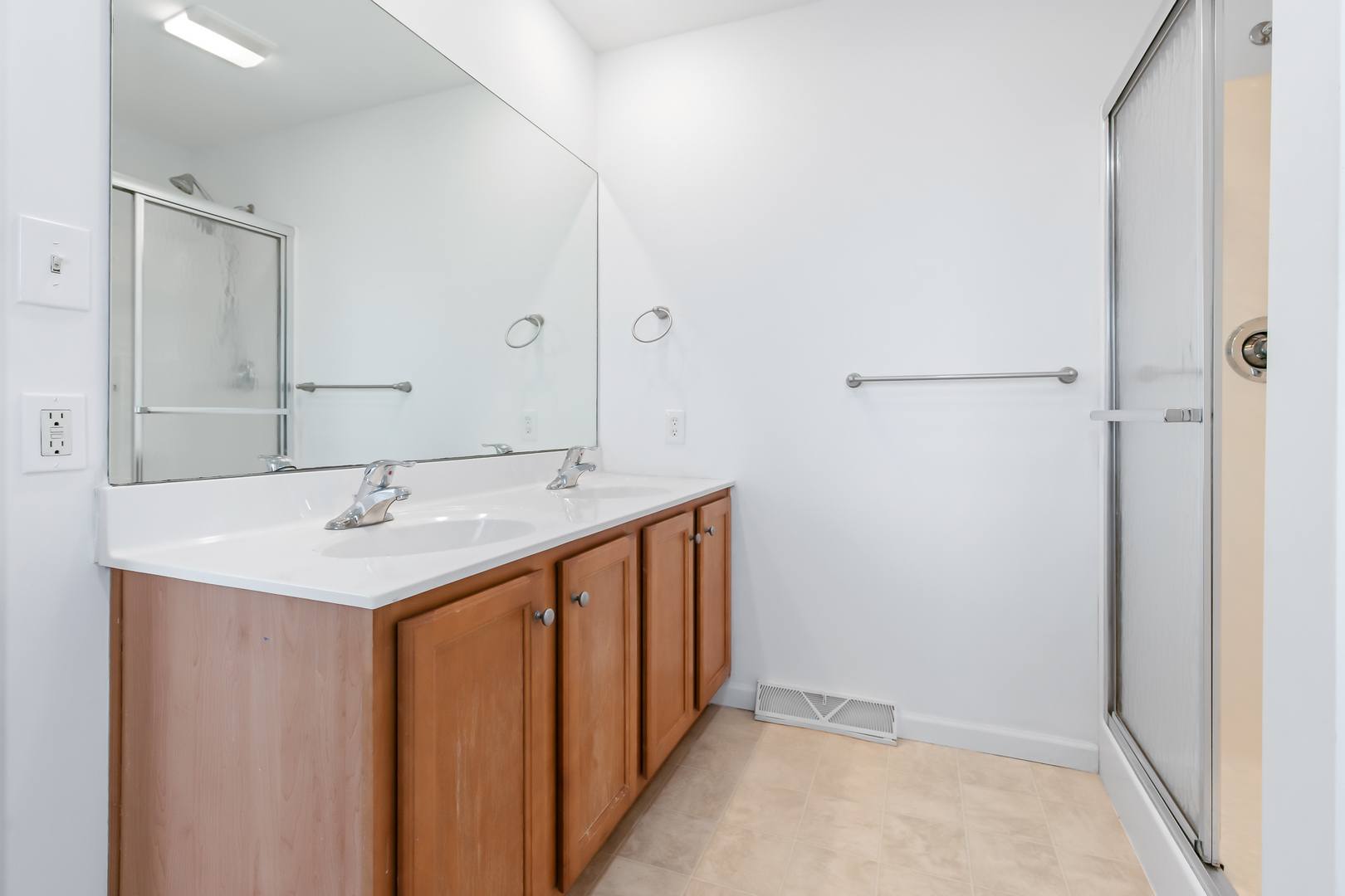 BedroomPrimaryBathroom2.jpg-FULL