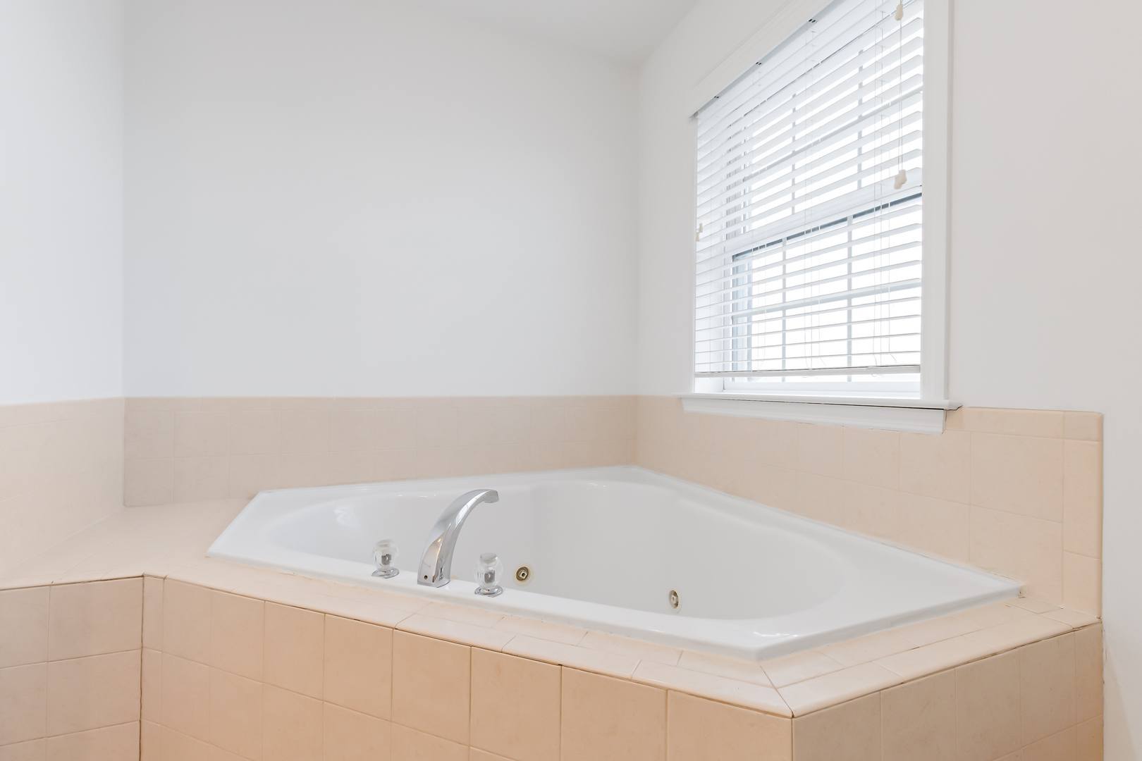 BedroomPrimaryBathroom3.jpg-FULL