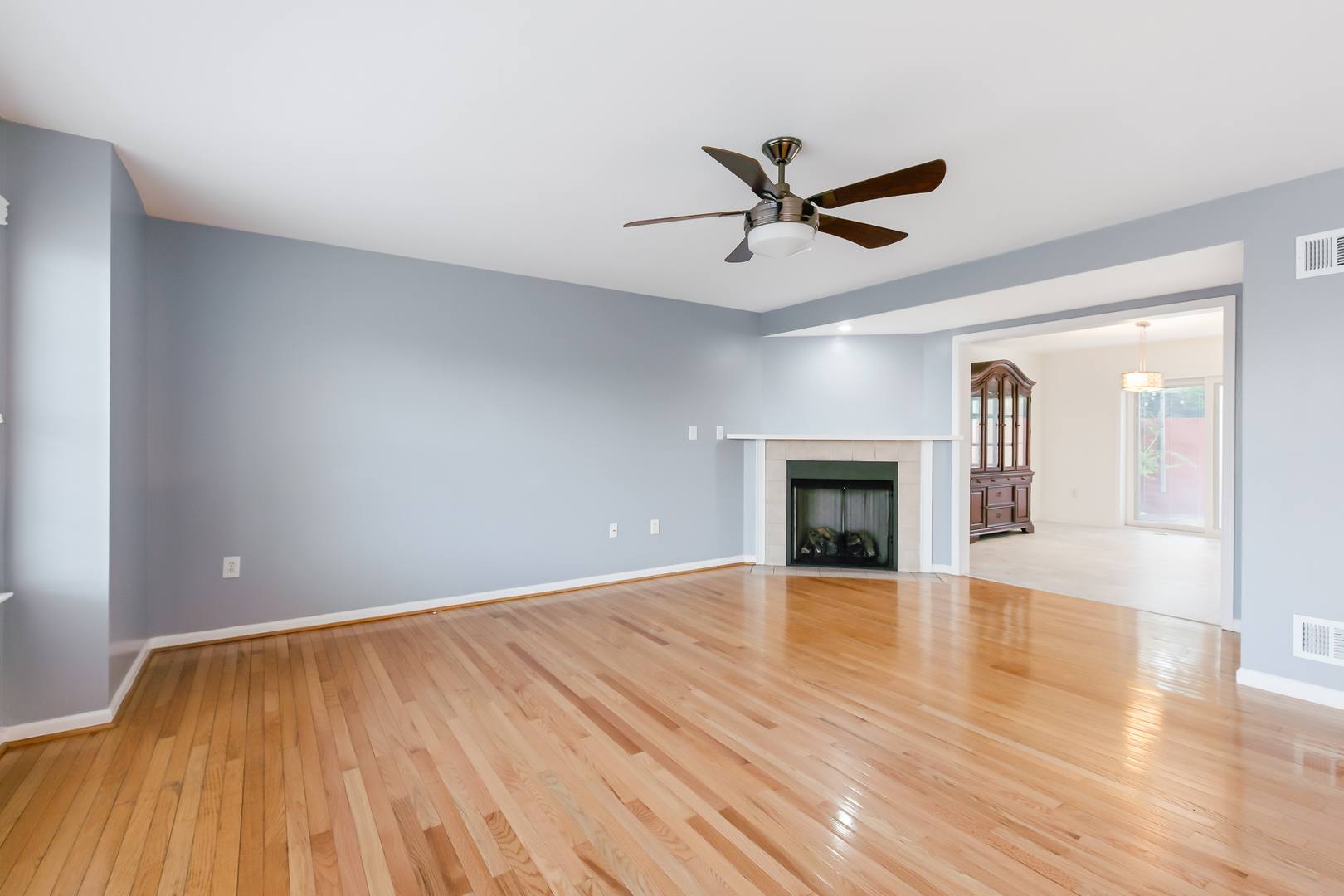 LivingRoom2.jpg-FULL