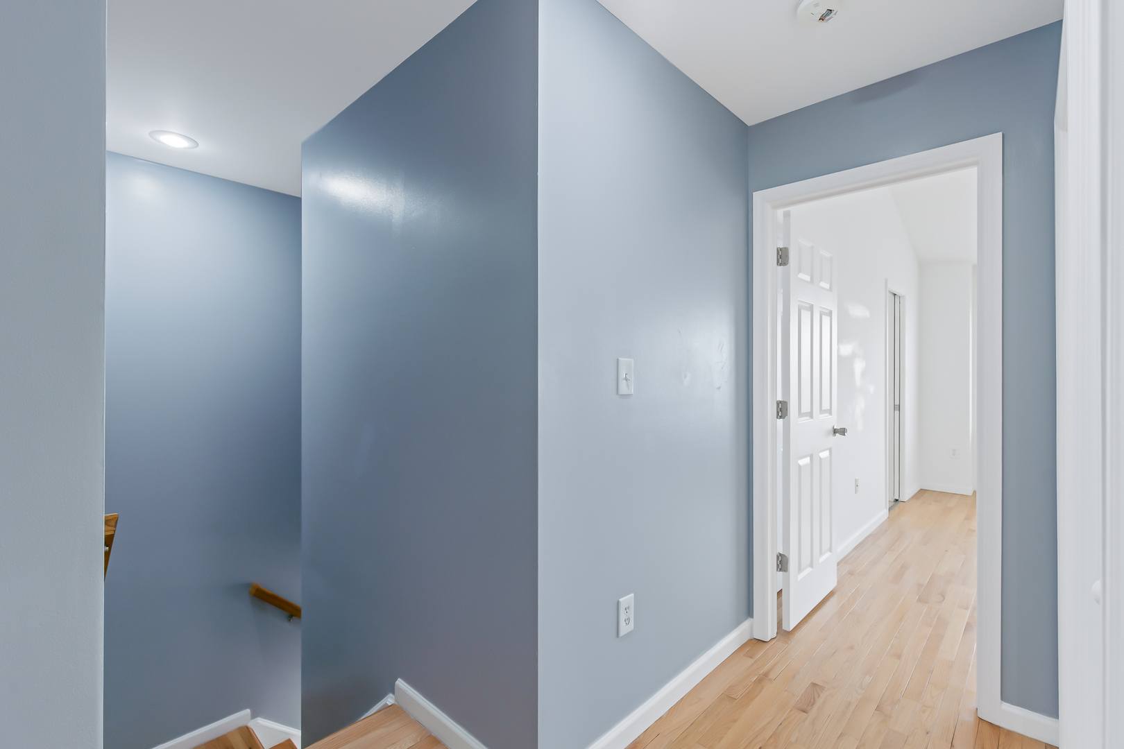 ThirdFloorHall1.jpg-FULL